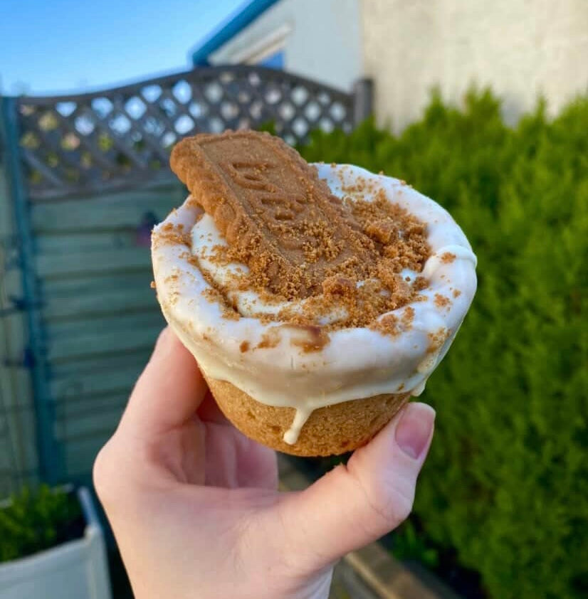 Biscoff & White Chocolate Stuffed COOKIE CUP