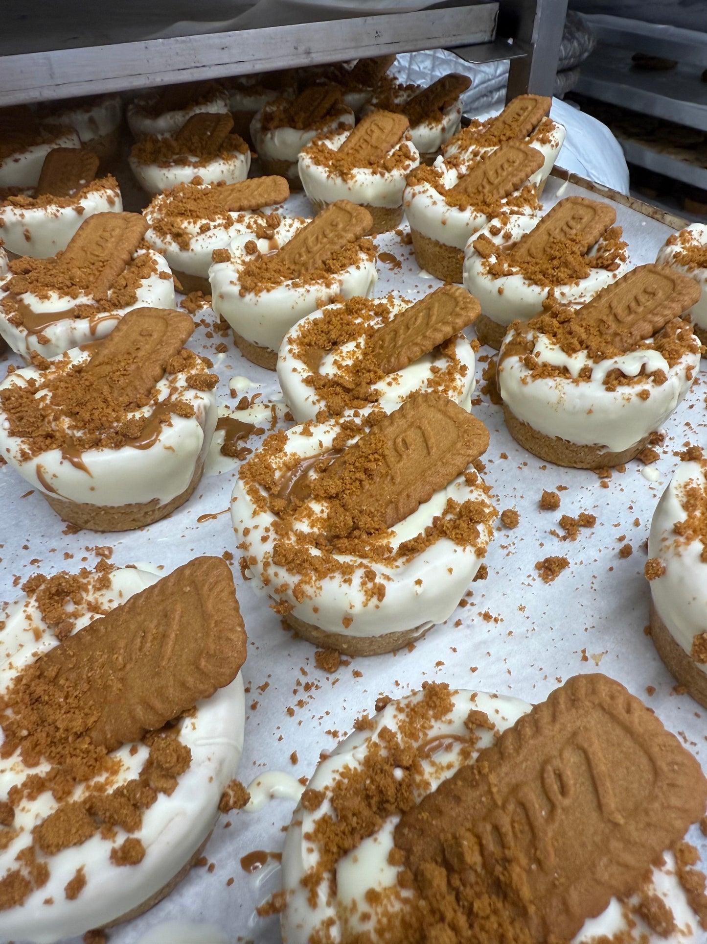 Biscoff & White Chocolate Stuffed COOKIE CUP